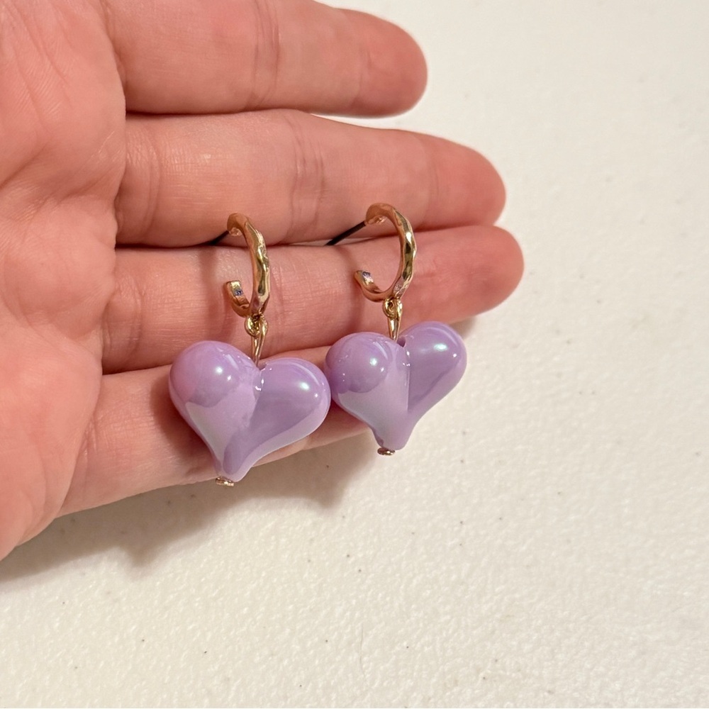 ⚜️ Gold and Lavender Heart Earrings - Picture 3 of 7